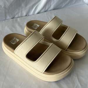 Reef Women's Cushion Vista Hi Cream Platform Slides Sandals